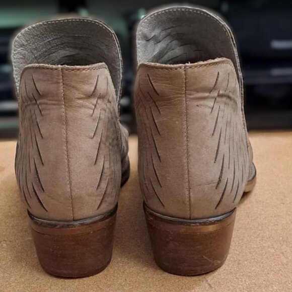 Steve Madden Genuine Leather Ankle Bootie Made in Mexico - Picture 3 of 4